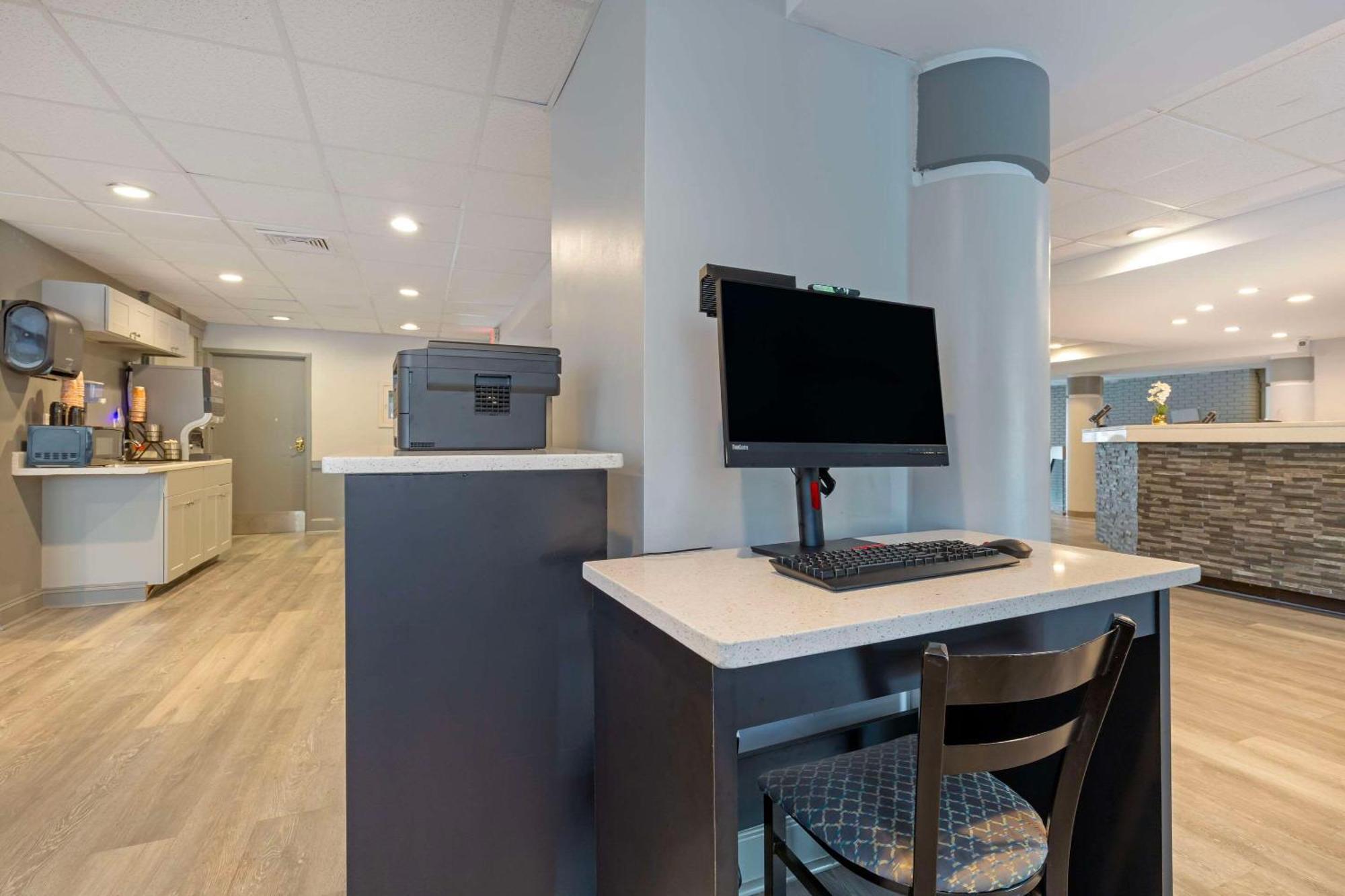 Clarion Hotel & Suites BWI Airport North Brooklyn Park Esterno foto
