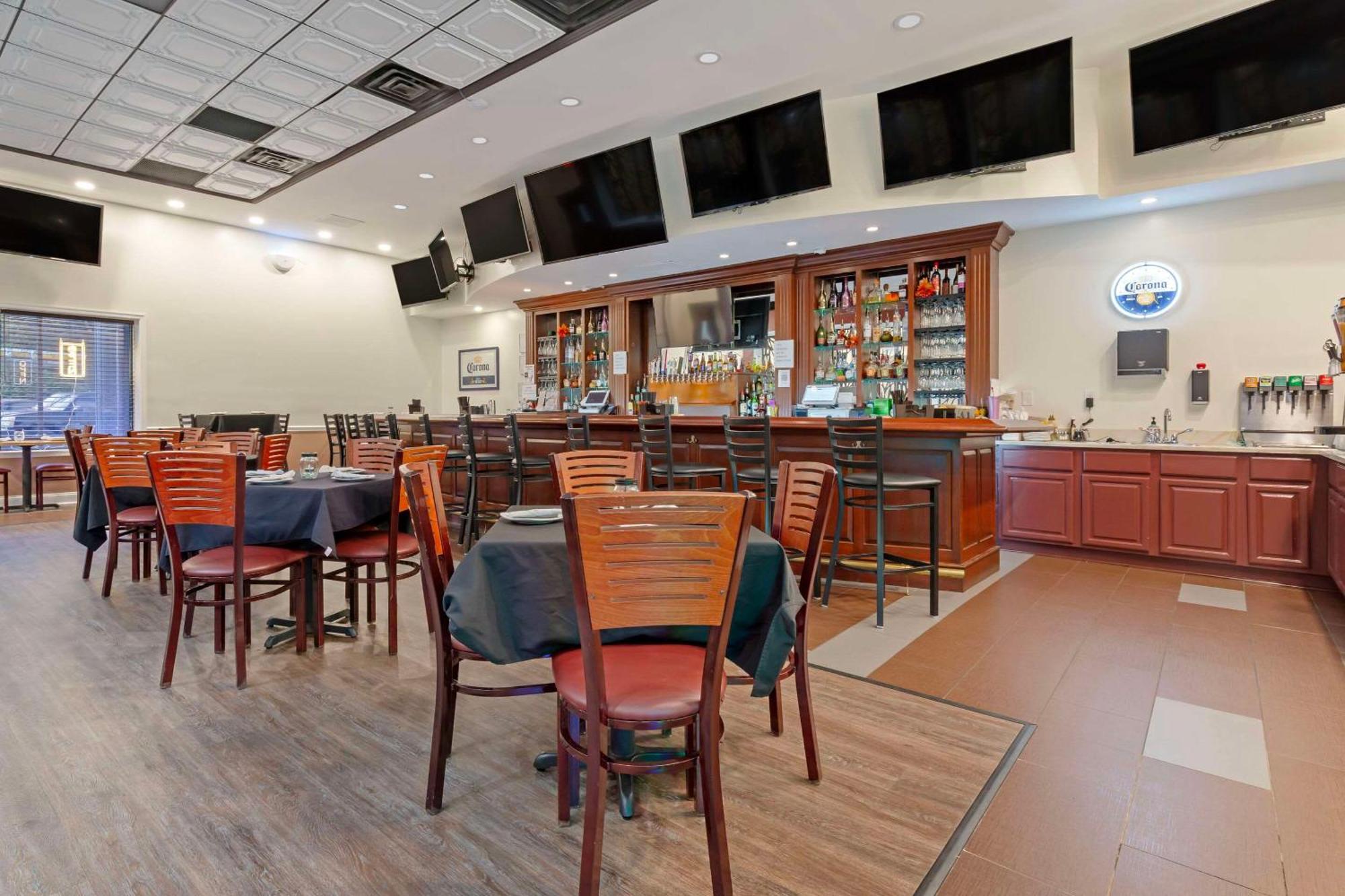 Clarion Hotel & Suites BWI Airport North Brooklyn Park Esterno foto