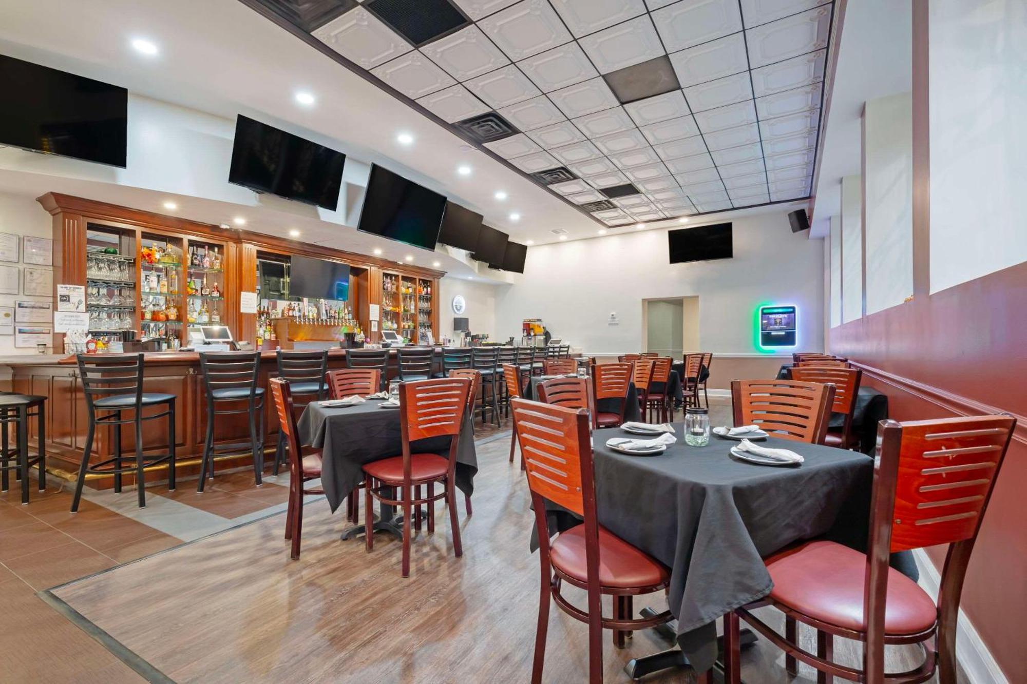 Clarion Hotel & Suites BWI Airport North Brooklyn Park Esterno foto
