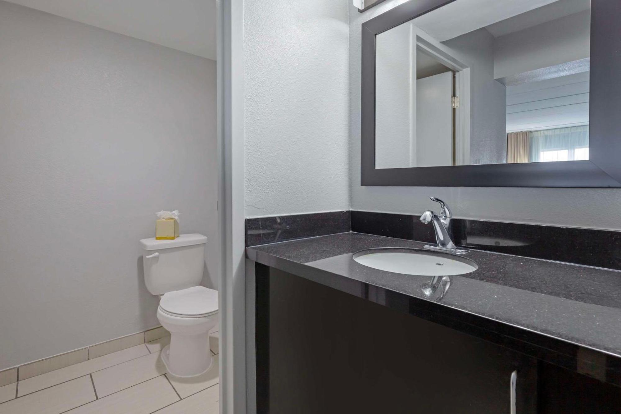Clarion Hotel & Suites BWI Airport North Brooklyn Park Esterno foto