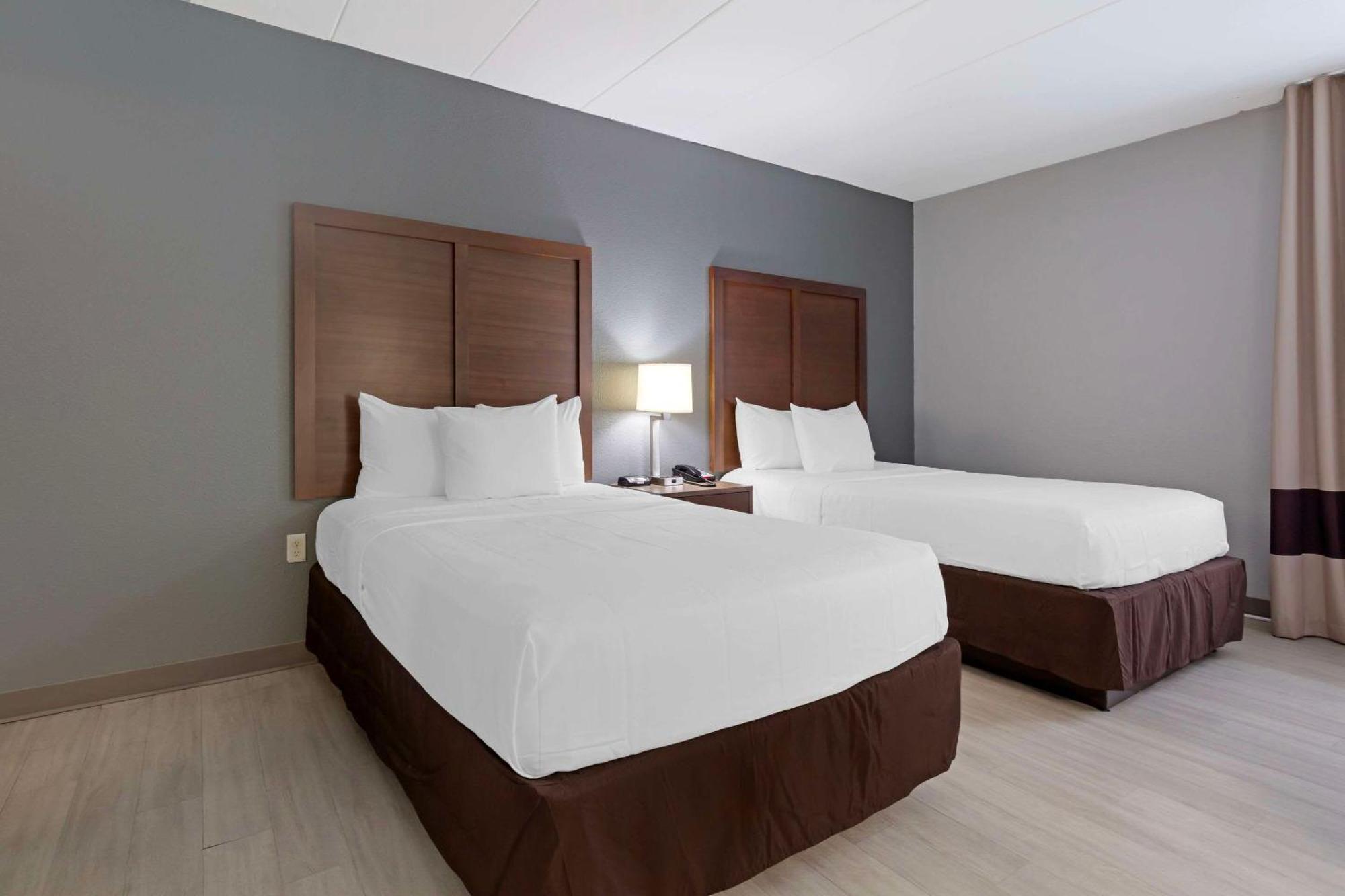 Clarion Hotel & Suites BWI Airport North Brooklyn Park Esterno foto
