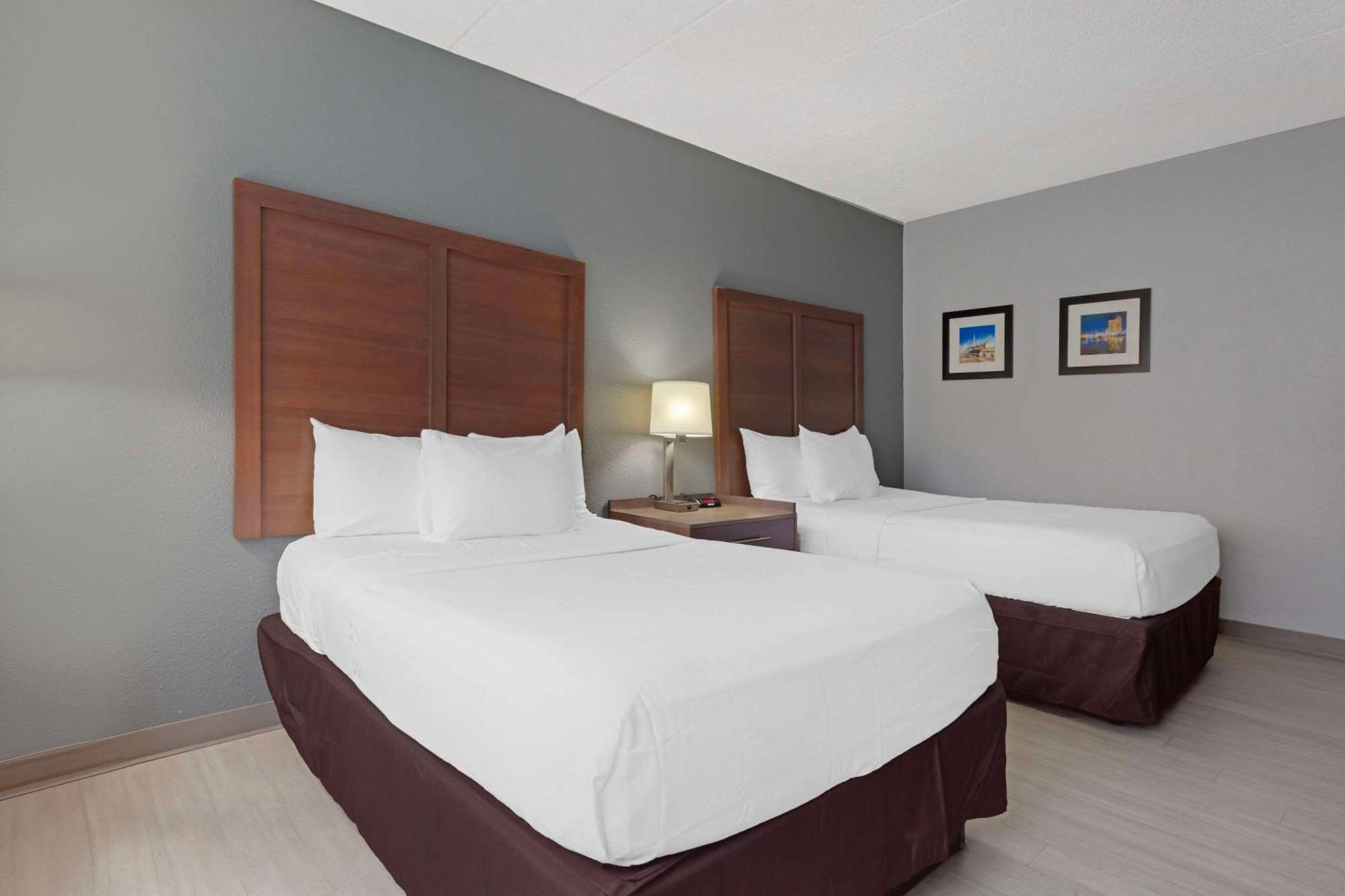 Clarion Hotel & Suites BWI Airport North Brooklyn Park Esterno foto