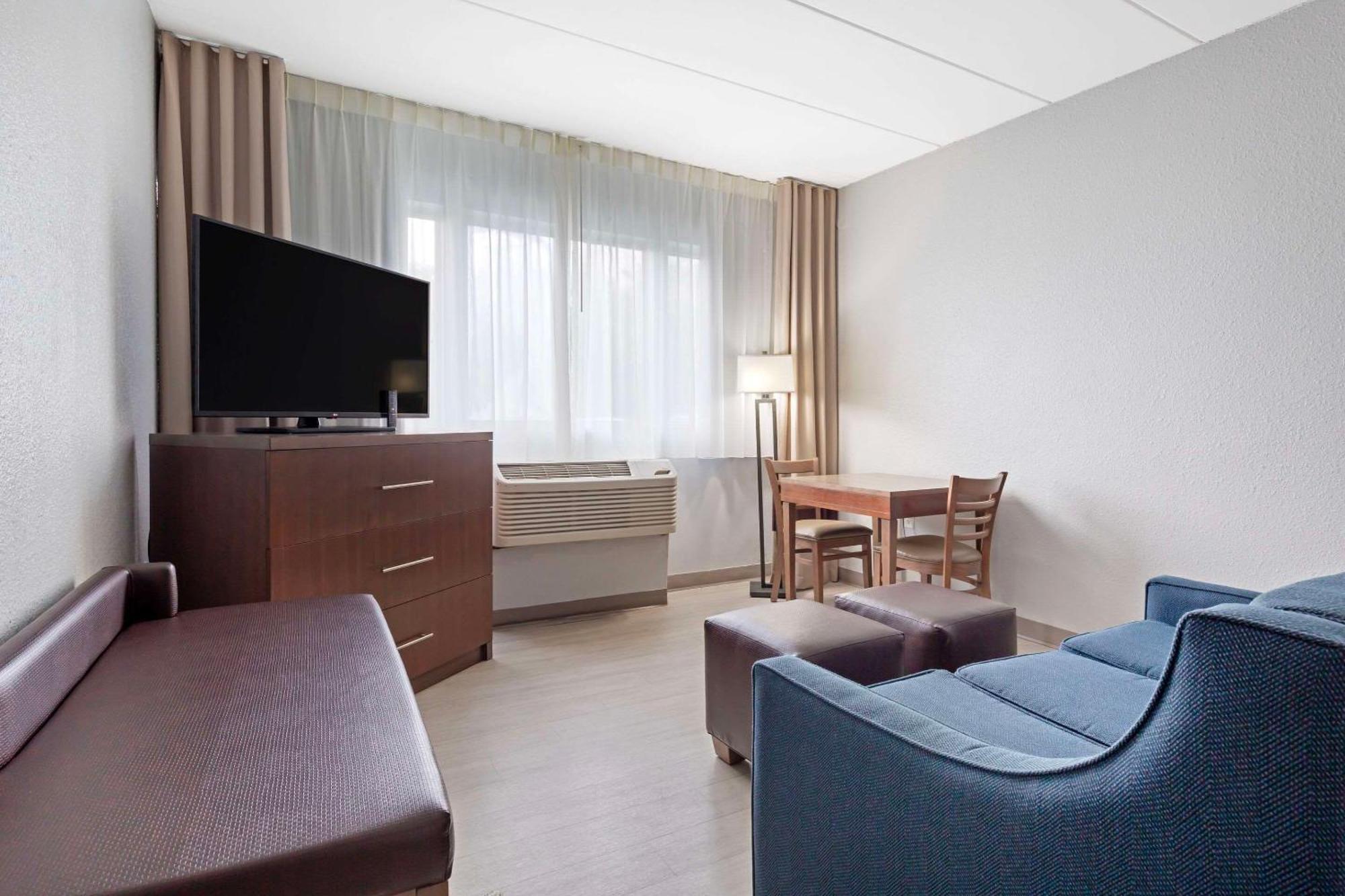 Clarion Hotel & Suites BWI Airport North Brooklyn Park Esterno foto