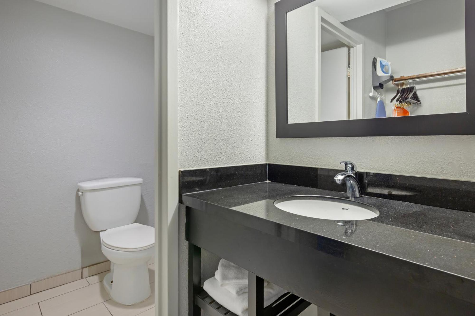 Clarion Hotel & Suites BWI Airport North Brooklyn Park Esterno foto