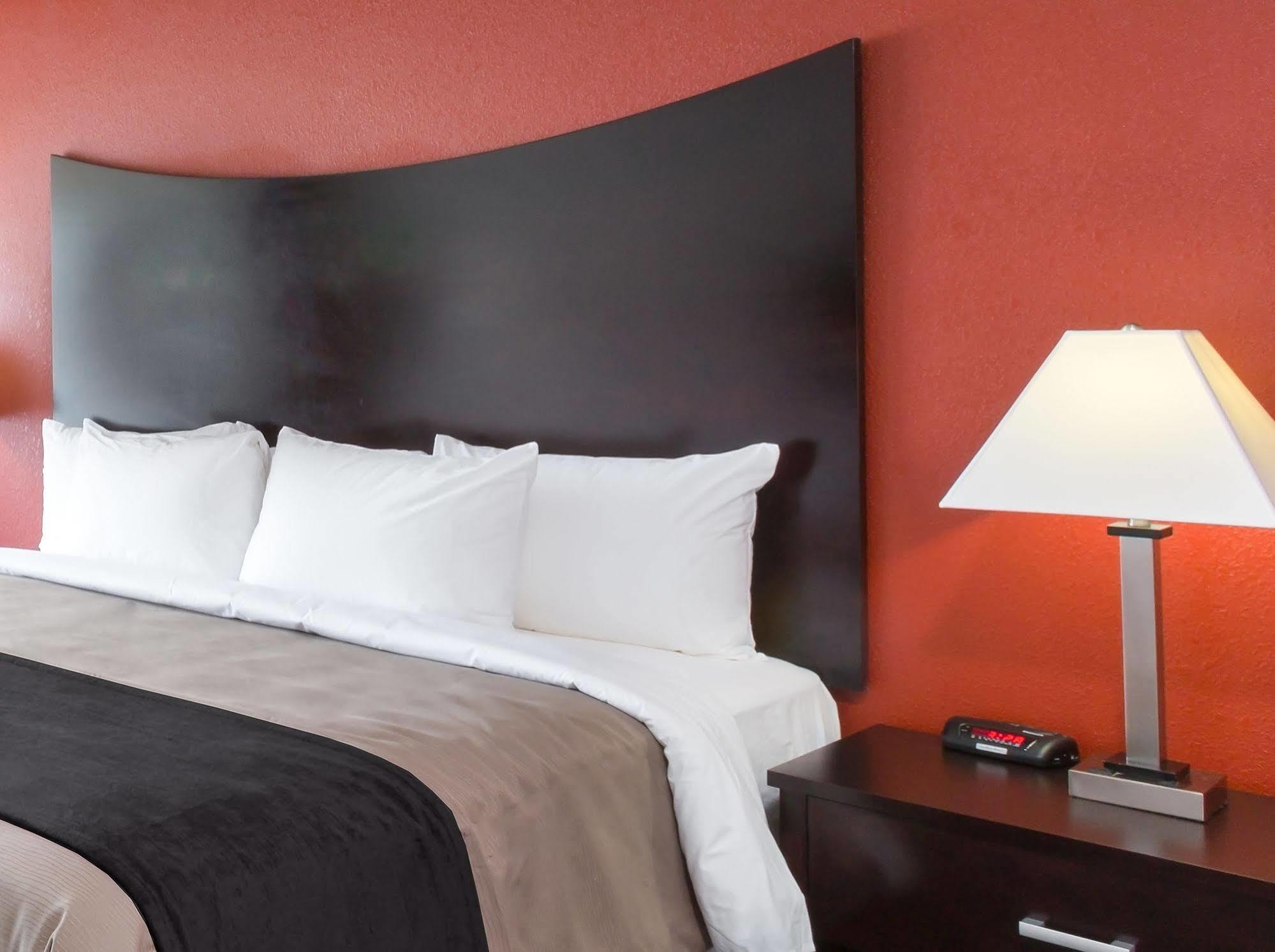 Clarion Hotel & Suites BWI Airport North Brooklyn Park Esterno foto